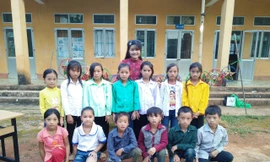 Cô giáo từng thắp đèn dầu soạn giáo án, cống hiến trọn tuổi xuân tại miền bản cao 