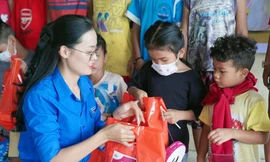 Nữ Phó Bí thư Đoàn trường Đại học tình nguyện lên đường nhập ngũ