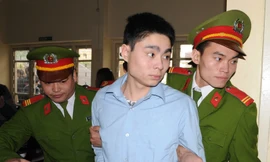 Những phút căng thẳng tại phiên tòa xử Lê Văn Luyện