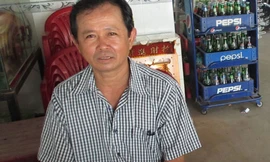 Phát tờ rơi đòi… chồng!