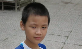 Hành trình ‘lai kinh’ học chữ của bé 6 tuổi khiếm thính