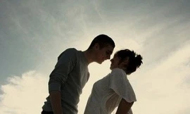 Làm gì khi chàng quá đào hoa?