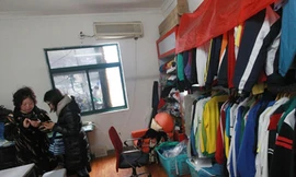 Thu hồi đồng phục học sinh chứa chất gây ung thư