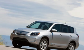 Toyota RAV4 chạy điện giá 50 ngàn USD