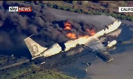 Boeing 707 của quân đội Mỹ bốc cháy dữ dội