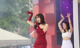 Ca sĩ Min cháy hết mình tại Sóng Festival