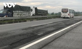 Cao tốc Nội Bài- Lào Cai với nhiều đoạn hằn lún.