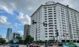Thanh khoản bất động sản thấp kỷ lục, giá vẫn chót vót