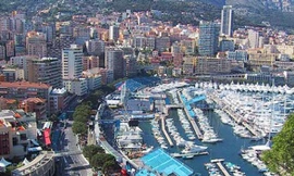 Du thuyền ở cảng Monaco nhìn từ khu giải trí Grand Pix