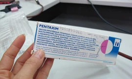 Nhân viên y tế ăn bớt vắc-xin của trẻ