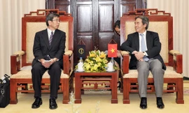 Thống đốc NHNN Việt Nam Nguyễn Văn Bình (bên phải) và ngài Takehiko Nakao, Chủ tịch Ngân hàng Phát triển châu Á (ADB).