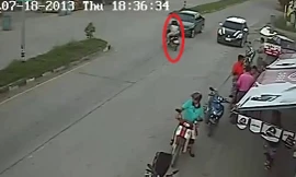 Sang đường bất cẩn, 2 thiếu nữ bị ô tô hất văng