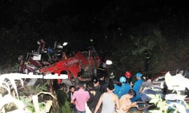 Ô tô khách lao xuống vực: “Xe mất phanh rồi, nhảy hết ra đi“