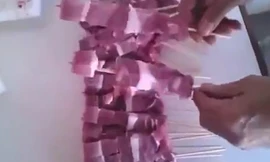 Cách xiên thịt hàng loạt cực nhanh, đều