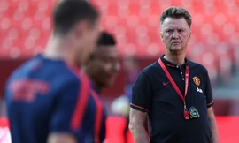 Carlo Ancelotti vừa khen vừa... 'trù ẻo' Van Gaal