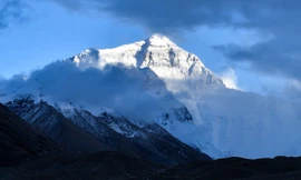 Lở tuyết ở Everest, 12 người chết