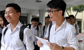 Thí sinh sau giờ thi tốt nghiệp 2014. Ảnh: VnExpress