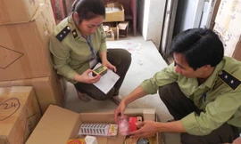 Mỹ phẩm là hàng nhái có xuất xứ từ Trung Quốc, bị QLTT TPHCM phát hiện, xử lý. Ảnh: Hoàng Việt