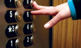 Cách xử lý khi thang máy rơi tự do 