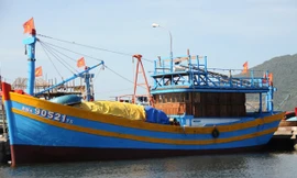 Cần có nguồn vốn đầu tư đóng tàu lớn cho ngư dân đánh bắt, kết hợp bảo vệ chủ quyền biển. Ảnh: Nam Cường.