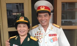 Ông Lê Kim Thơ và bà Đỗ Thị Bé gặp lại nhau sau nhiều năm xa cách. Ảnh: Trường Phong