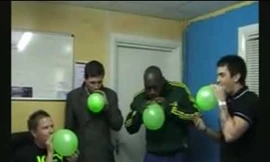 Khí cười có thể dẫn tới ngất xỉu, đau tim