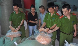 Số mực khô giả bị cơ quan công an thu giữ