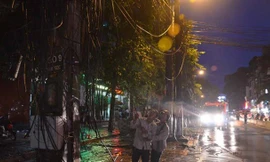 Vụ chập, cháy vừa xảy ra ở phố Phạm Ngọc Thạch