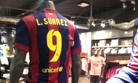 Barcelona đã cho in những chiếc áo có tên Luis Suarez