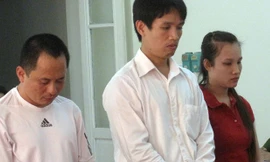 Các bị cáo trước vành móng ngựa.