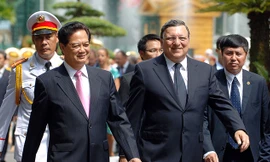 Thủ tướng Nguyễn Tấn Dũng và Chủ tịch Ủy ban châu Âu José Barroso ngày 25/8 tại Hà Nội. Ảnh: Nhật Bắc 