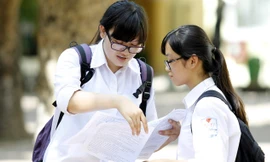  Sau giờ thi môn Văn. Ảnh: Như Ý