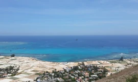 Một góc đất và biển huyện đảo Lý Sơn. Ảnh: K. Huyền 