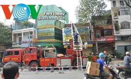 Lực lượng PCCC tiến hành chữa cháy