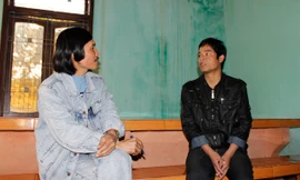 Kẻ sát nhân Hồ Văn Công (phải): Em nhớ vợ con quá, cán bộ ơi!