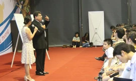 Học tìm lại bản thân với TS. Menis Yoursy. Ảnh: Si Media