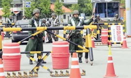 Lính Hàn Quốc được triển khai dày đặc để vây bắt quân nhân bỏ trốn. Ảnh: Ahn Young-joon