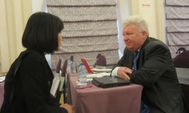 Chuyên gia IAEA Sandor Miklos Tozser trả lời phỏng vấn báo Tiền Phong. Ảnh: Thái An