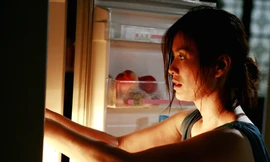 Hoa Thúy rùng mình nhớ về cảnh nóng bạo liệt