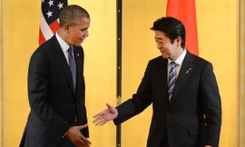 Tổng thống Mỹ Barack Obama và Thủ tướng Nhật Bản Shinzo Abe tại nhà khách Akasaka ở Tokyo hôm 24/4. Ảnh: Xinhua