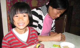 Mẹ con chị Hằng mới được đưa về trung tâm, chưa có việc làm