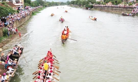 Lễ hội đua thuyền truyền thống huyện Lệ Thủy