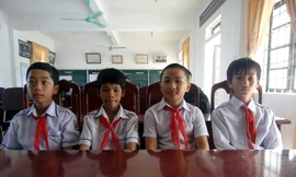 Từ trái qua phải: Các em Lương Quốc Cường, Nguyễn Quốc Bảo, Nguyễn Khánh Học và Phạm Hồng Phong. 