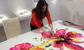 Kinh ngạc với những tác phẩm xếp giấy của người đẹp Nga