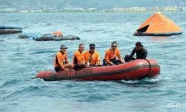 Bảo vệ bờ biển Philippines giải cứu người bị chìm phà