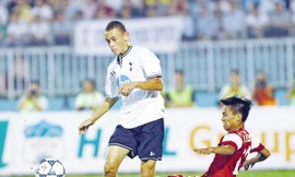  ĐT U19 VN (phải) có chuyến du đấu giao hữu ở trời Âu thua nhiều hơn thắng. Ảnh : VSI 