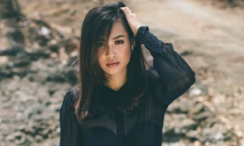 Vương Thu Phương gợi cảm với áo ren xuyên thấu