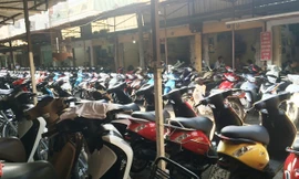 Chợ xe Dịch Vọng - xe chật chỗ nhưng không có người mua