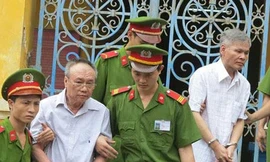 Vũ Quốc Hảo (phải) bị kết án tử hình trong vụ án tham nhũng xảy ra tại ALC II. Ảnh: Zing