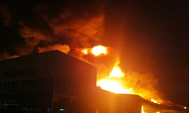 Lửa bao trùm công ty của Nhật ở KCN VSIP Bình Dương